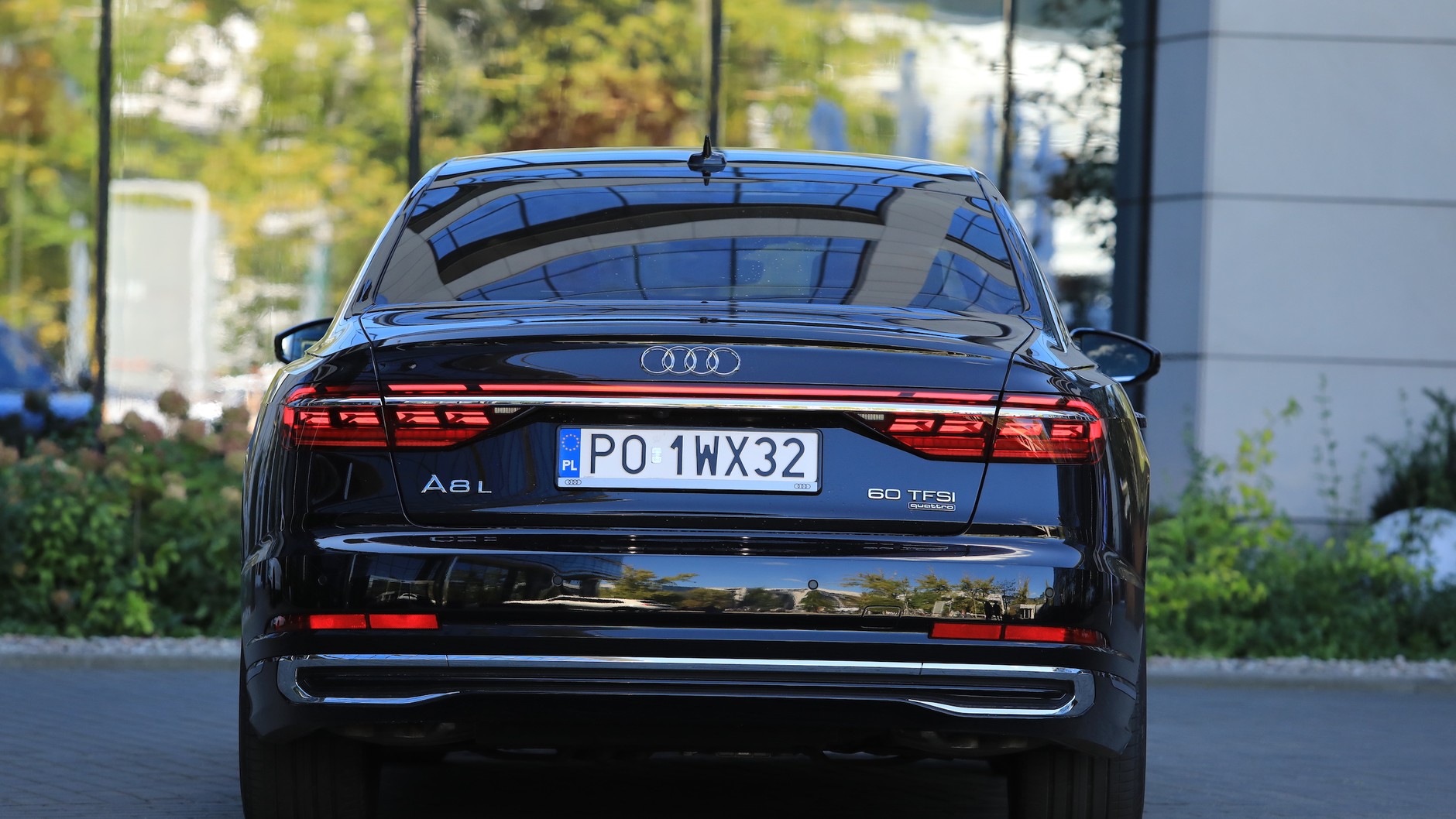 Audi A8 L 60 TFSI (2022 r.; D5)