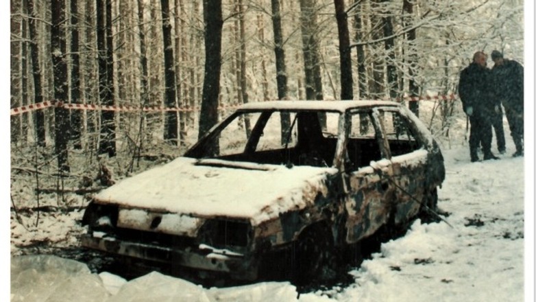 Policjanci z poznańskiego Archiwum X wracają do sprawy sprzed 18 lat, kiedy to w doszczętnie spalonej Skodzie Favorit znaleziono szczątki małżeństwa
