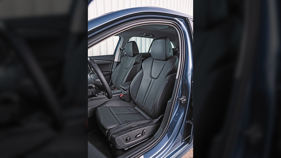 Skoda Octavia 1.5 TSI ACT - fotel kierowcy
