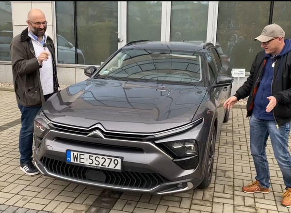 Citroen C5 X 1.6 PureTech 180 - szeroki, niski, wygląda dziwnie