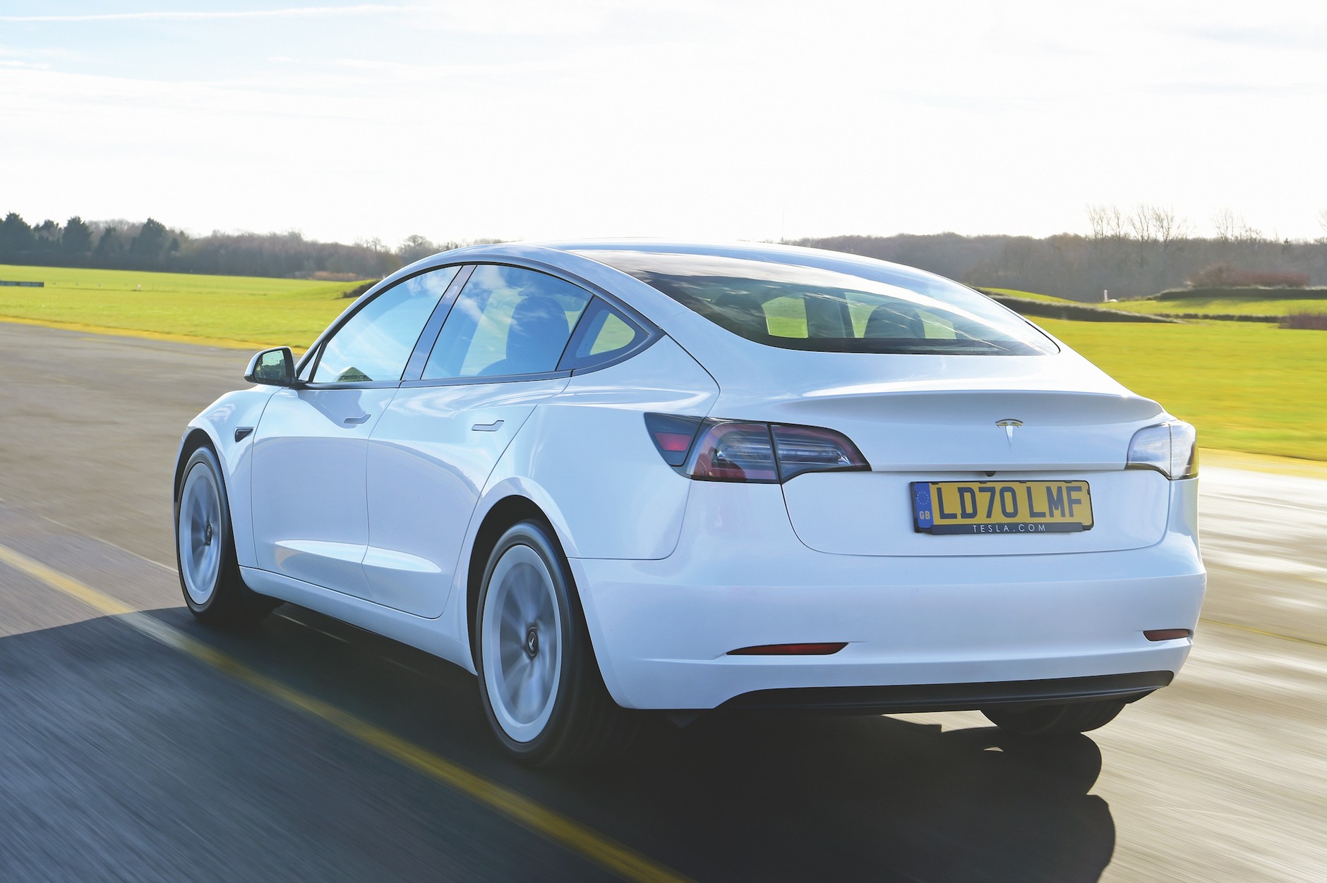 Ford Mustang Mach-E kontra Tesla Model 3