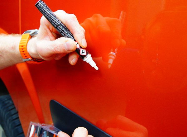 Flamaster na rysy lakieru Quixx Pen: rzeczywiście działa, czy to kolejna ściema z reklamy?