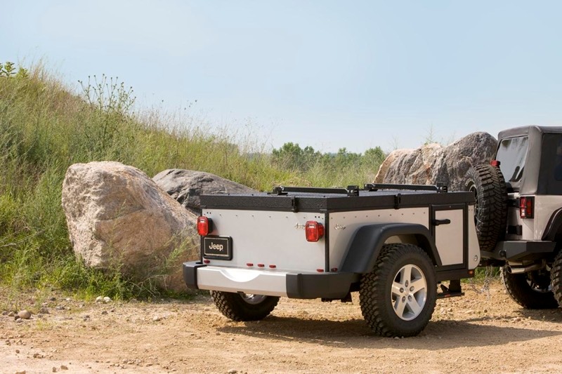Jeep Wrangler z przyczepką