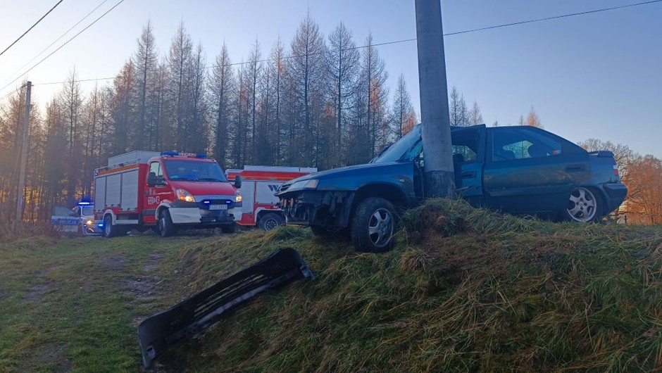 19-latek uderzył w słup energetyczny na ulicy Kradziejówka