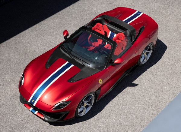 Ferrari SP51 uszczęśliwi tylko jedną osobę na świecie. Nie ma dachu, ale ma V12