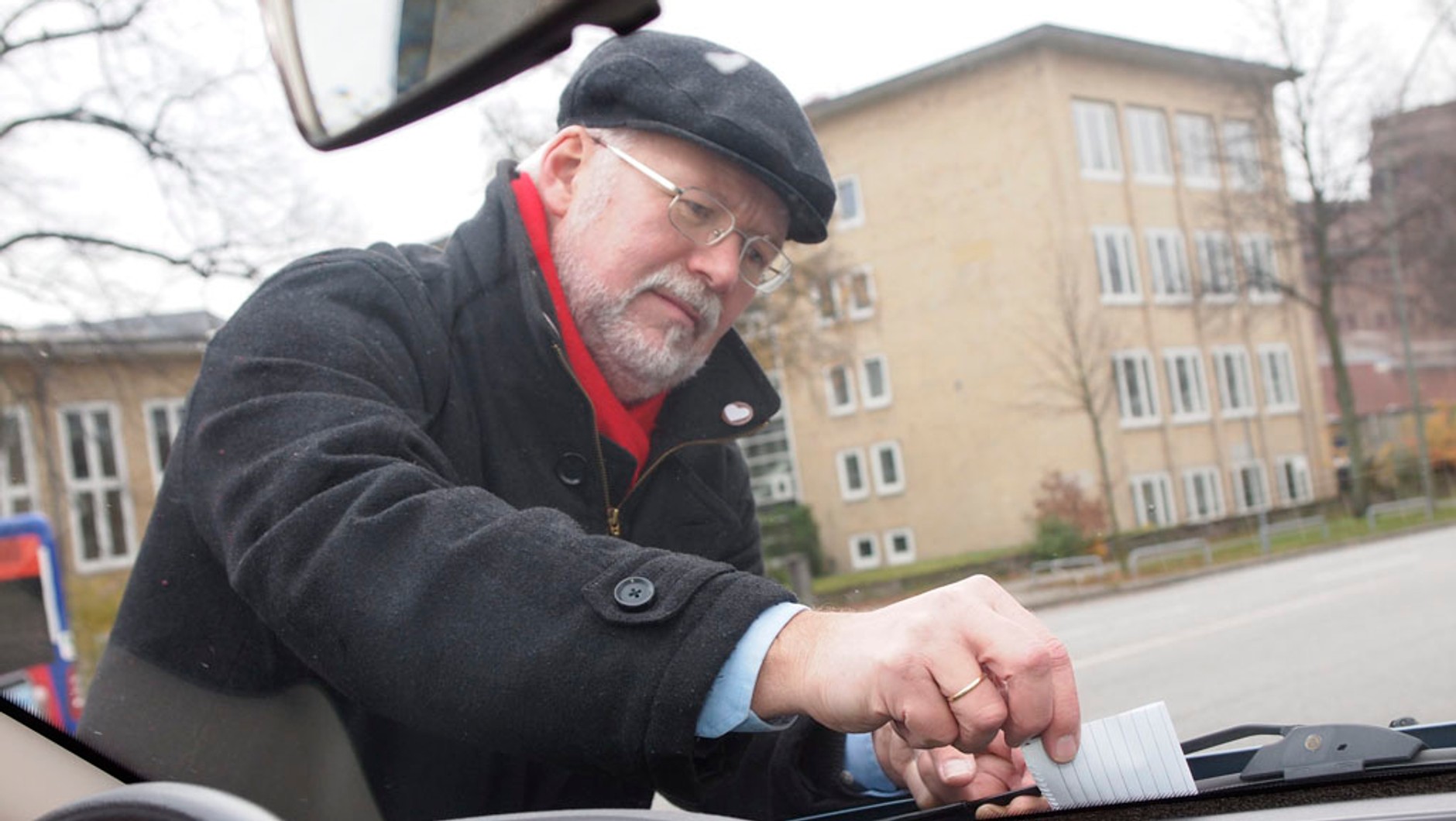 Tak powinno być: sprawca kolizji parkingowej zostawia kartkę za szybą