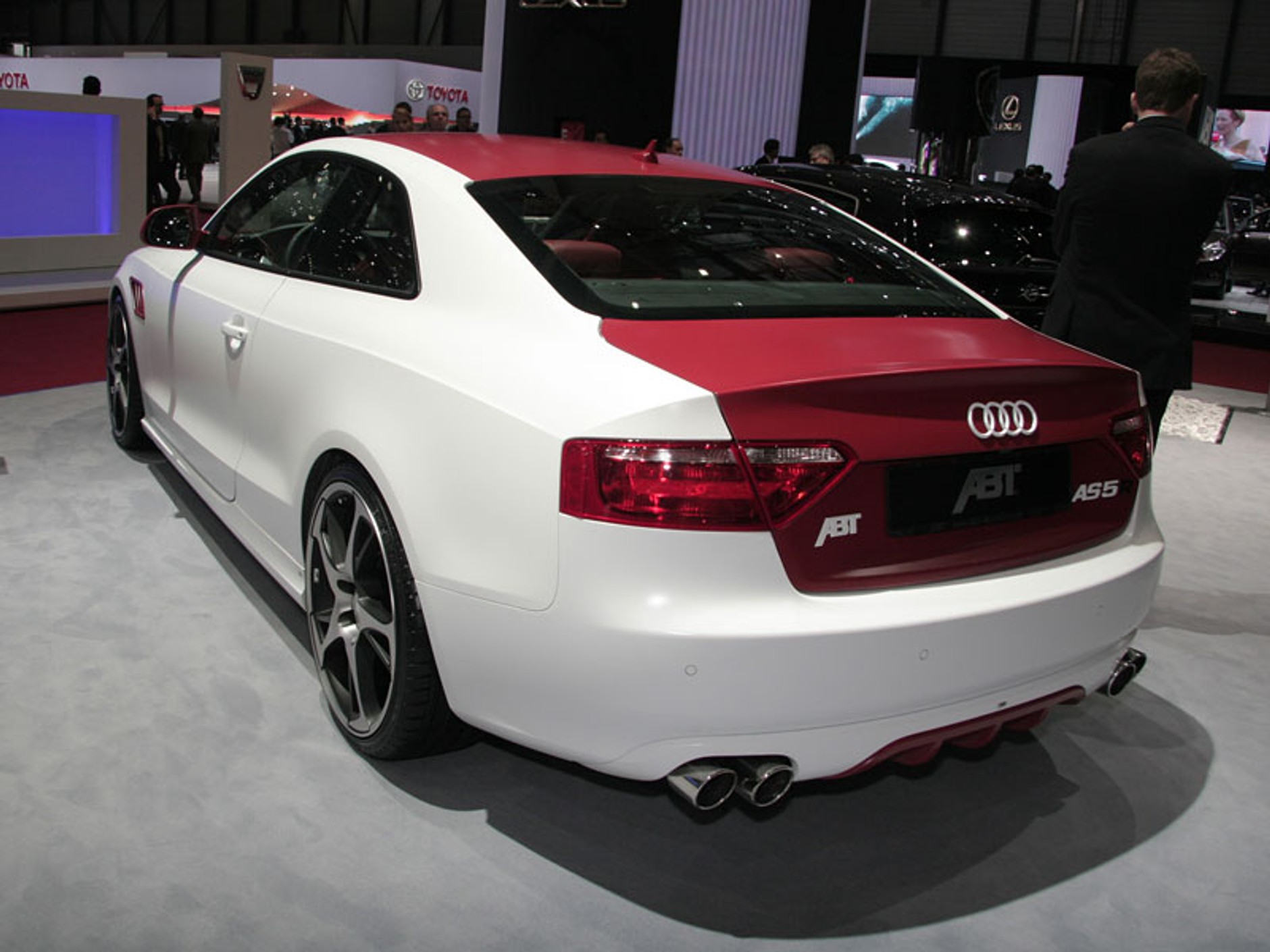 Genewa 2009: parada sportu i tuningu (fotogaleria)