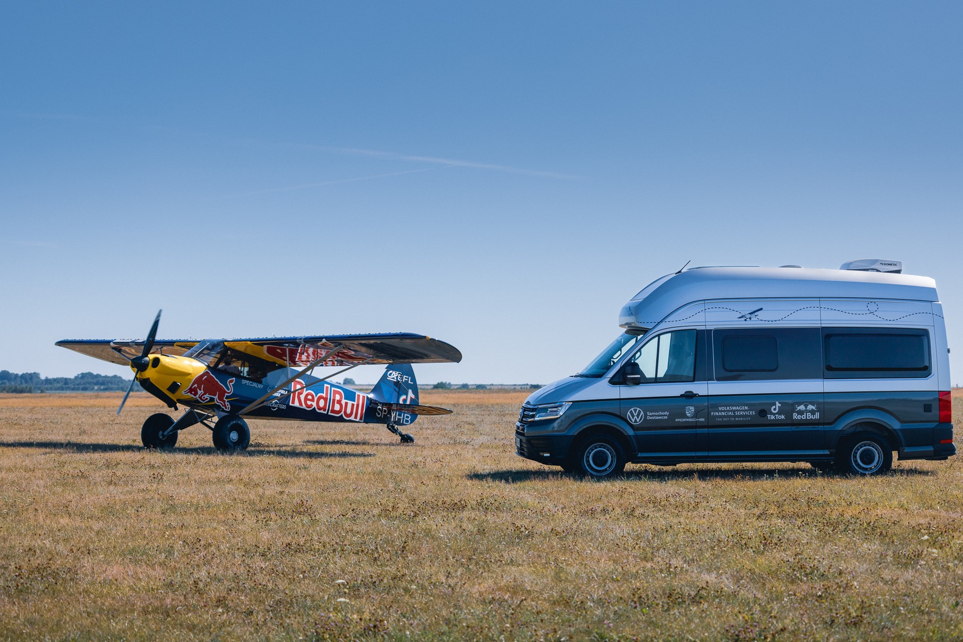 Pilot akrobacyjny Łukasz Czepiela wybrał Volkswagena Grand California