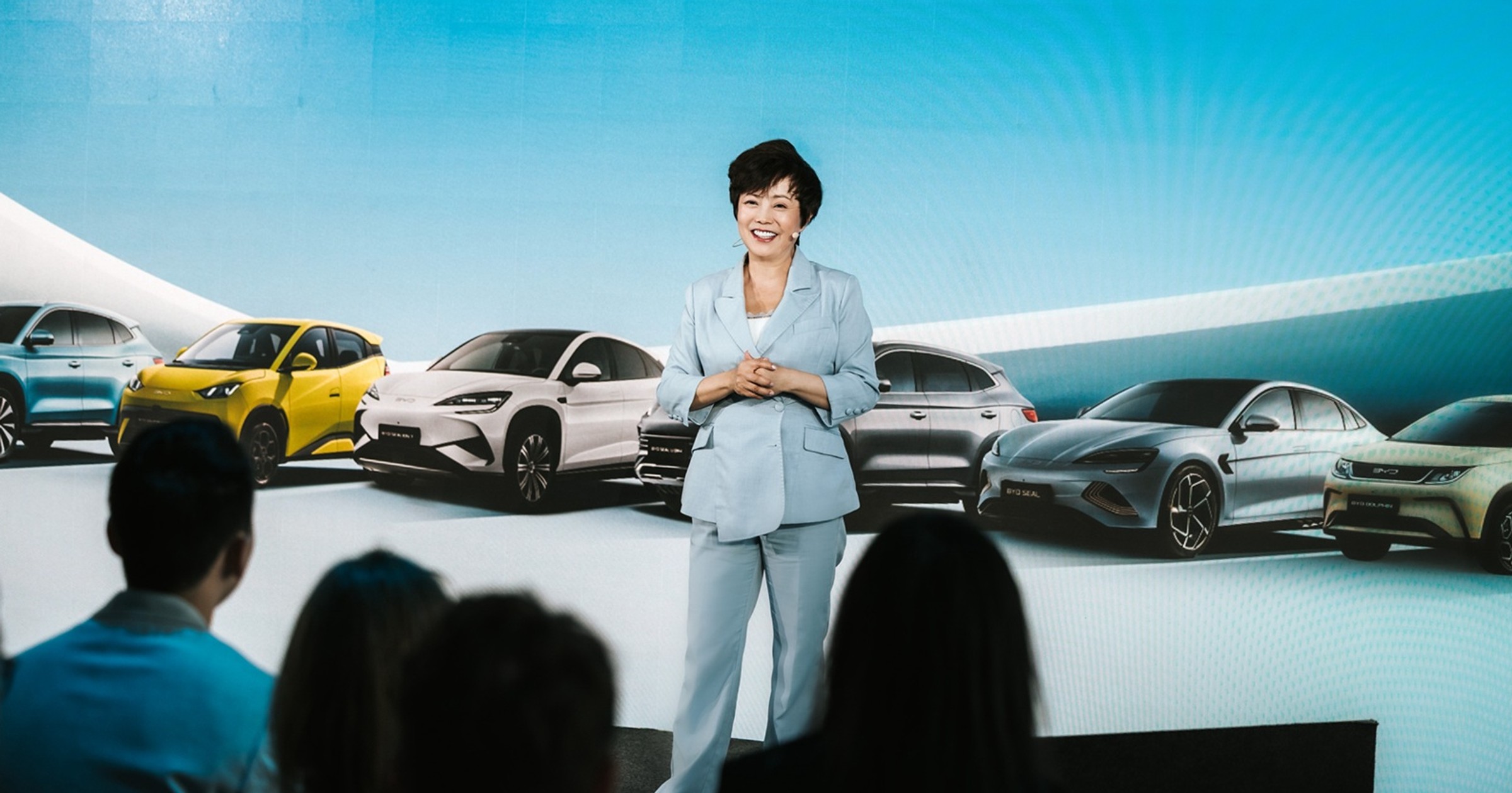Stella Li, wiceprezeska BYD Auto, podczas konferencji prasowej
