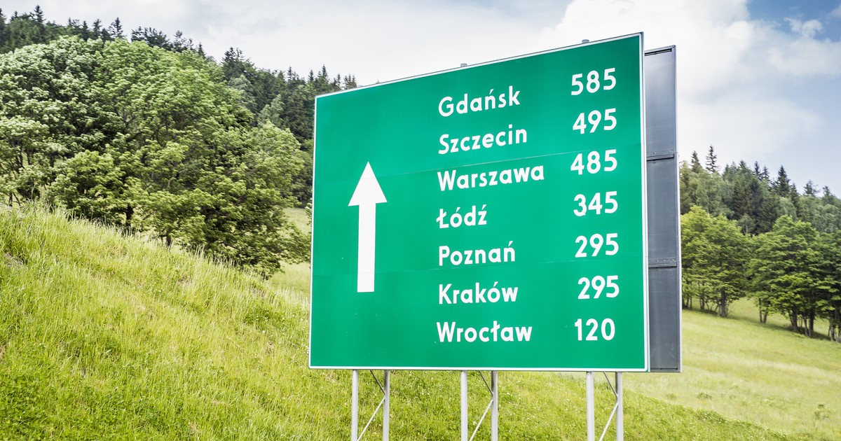  Do jakiego miejsca liczone są kilometry na drogowskazach? Wyjaśniamy raz na zawsze - Auto Świat