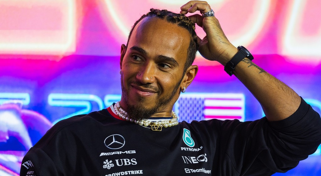 Lewis Hamilton podczas Grand Prix Las Vegas w listopadzie 2023 r.