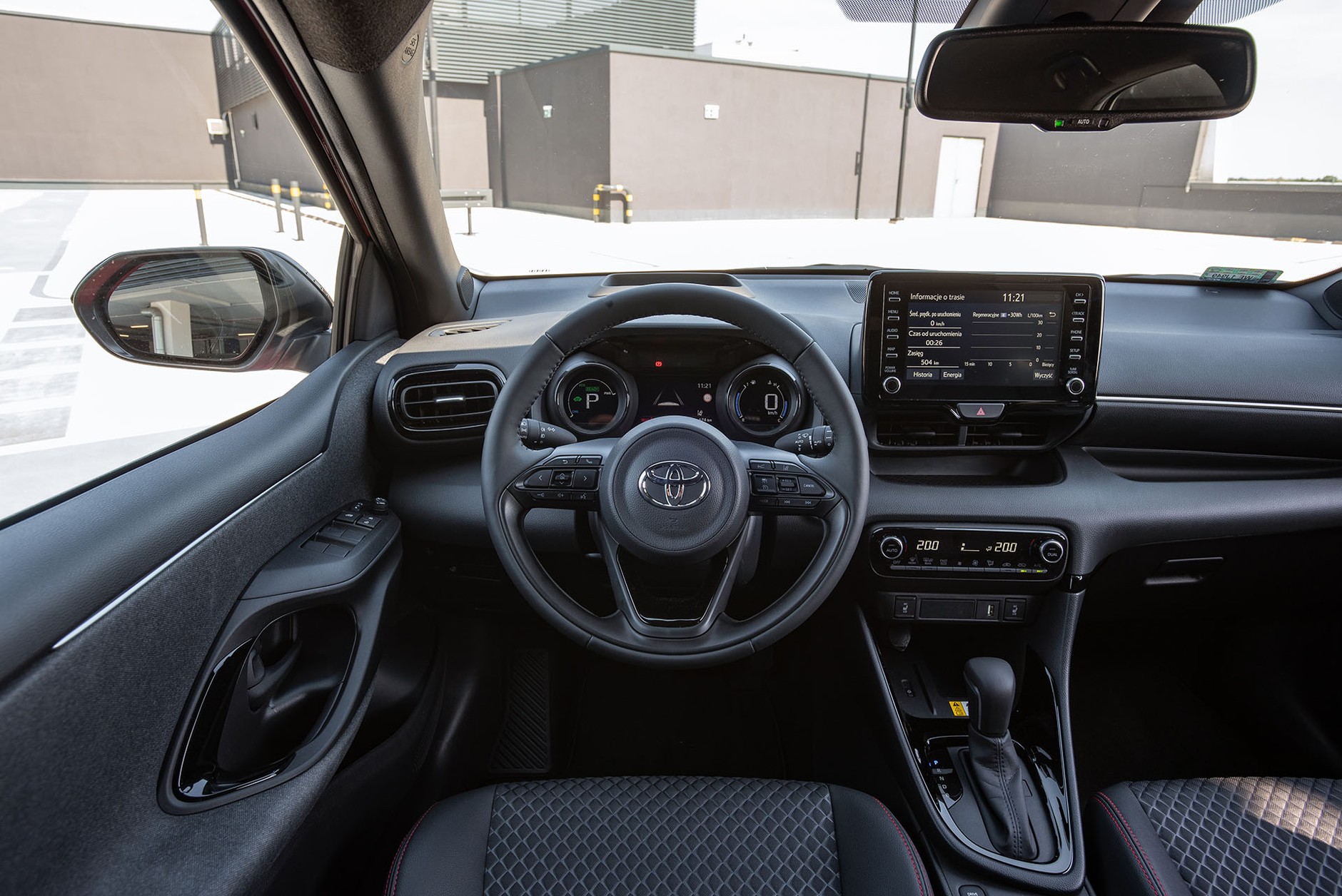 Nowa Toyota Yaris - ta hybryda ma naprawdę sens