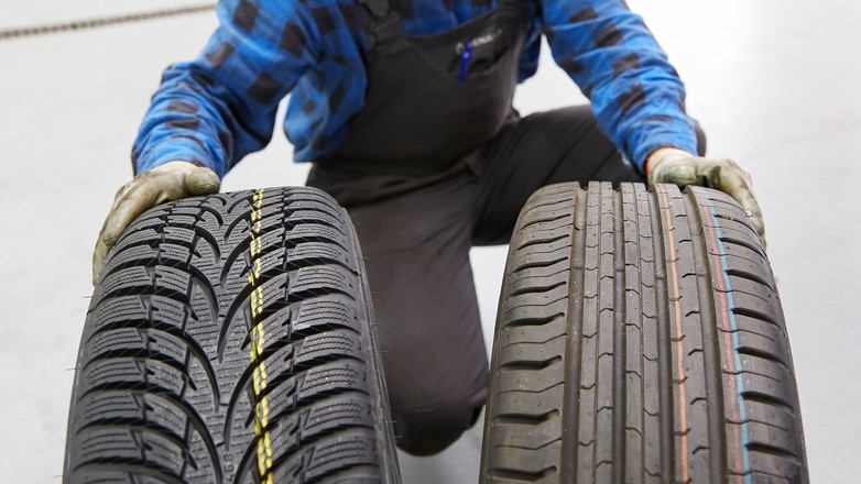 Kolorowe paski na oponach