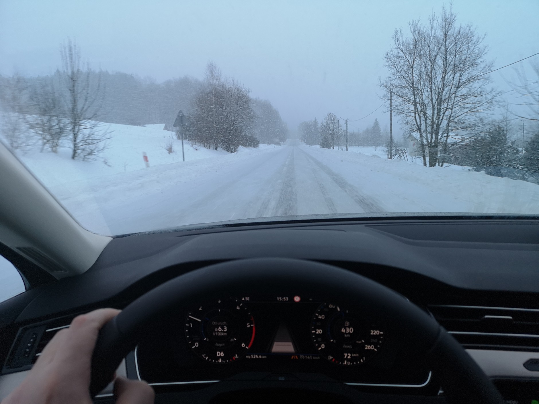 By ominąć korek nawigacja może poprowadzić na gorszą drogę w zimowych warunkach