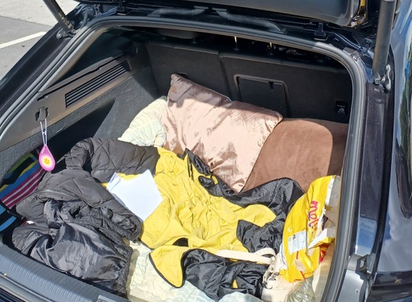Podróżowali na wakacje. Takiej "zawartości" bagażnika policjanci się nie spodziewali