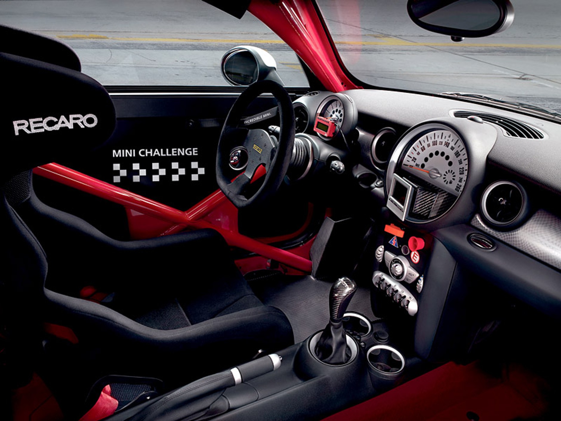 Mini John Cooper Works Challenge: z toru wyścigowego na zwykłą drogę