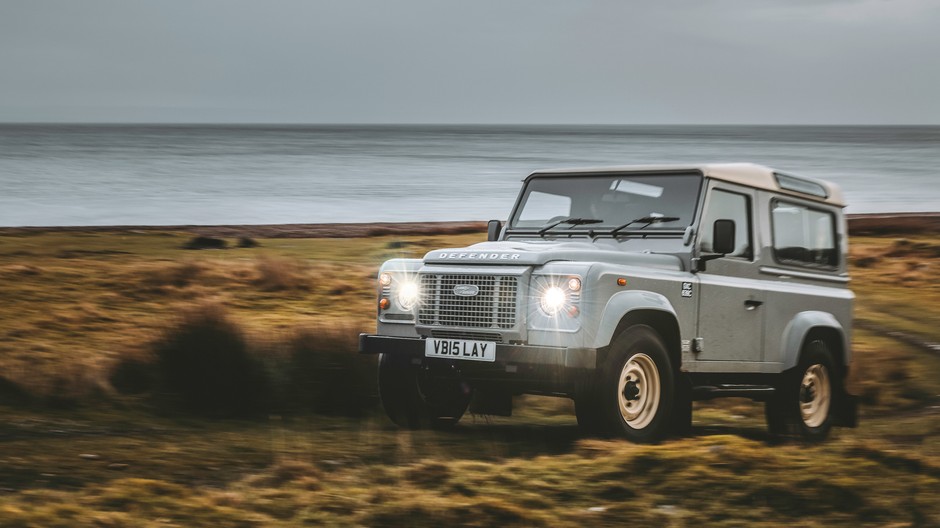 LAND ROVER CLASSIC DEFENDER WORKS V8 ISLAY EDITION