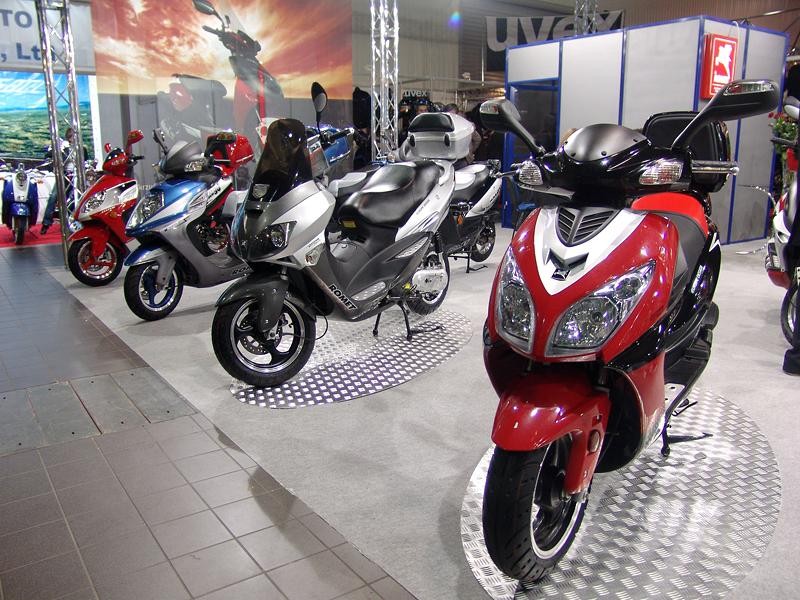 MOTOCYKL-EXPO 2007: cudowne maszyny i piękne dziewczyny (fotogaleria)