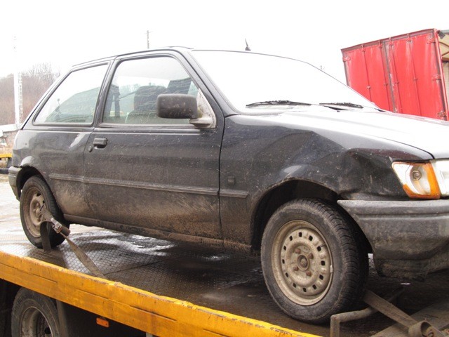 Kobieta bez prawa jazdy na gazie