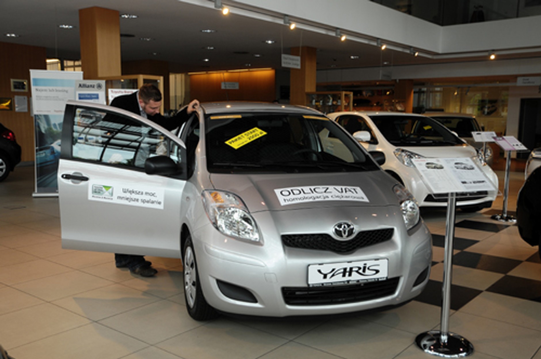 Wielki test salonów samochodowych: W salonach Toyoty obsługują najlepiej