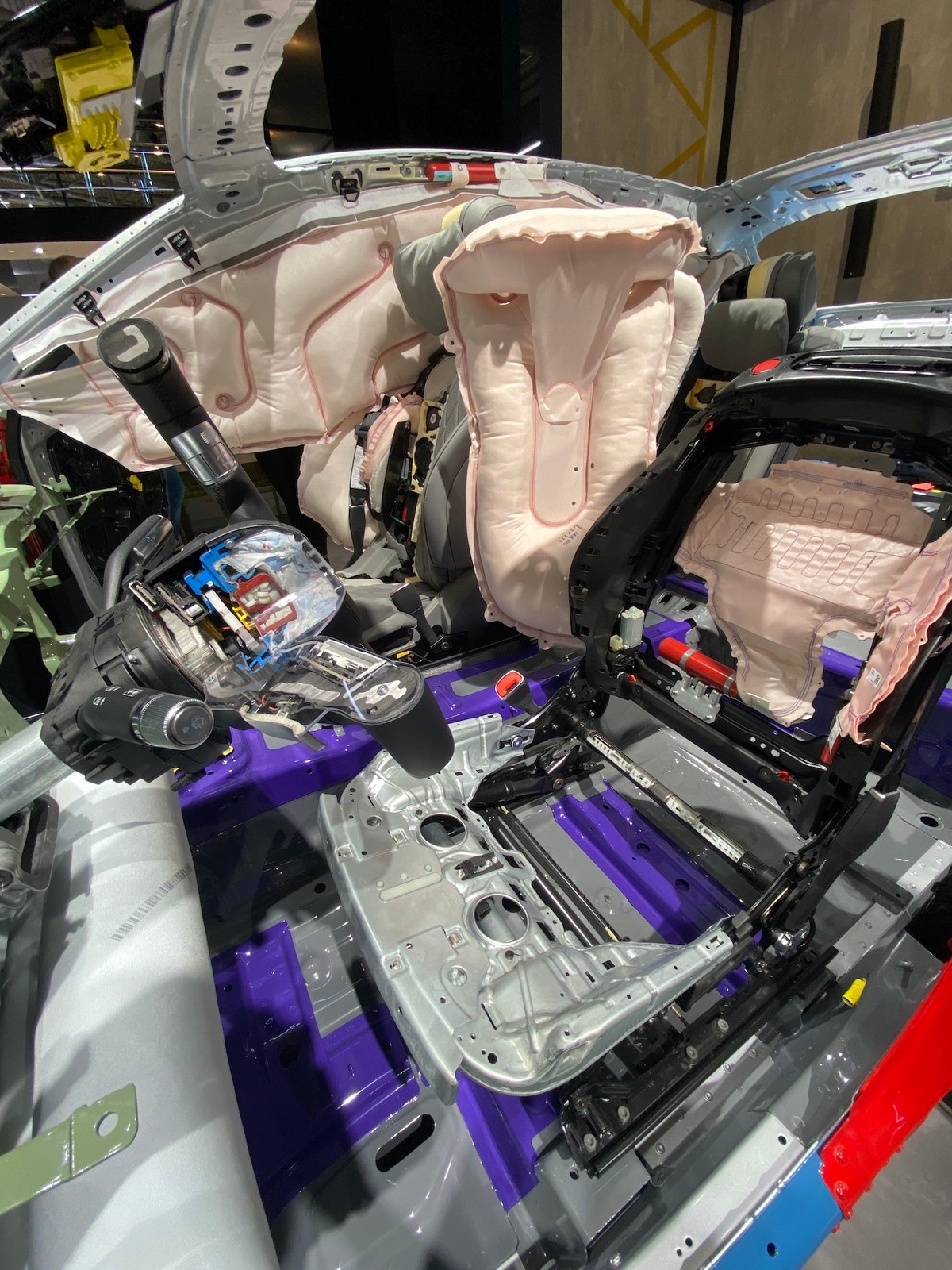 Mercedes klasy S – ekspozytor airbagów