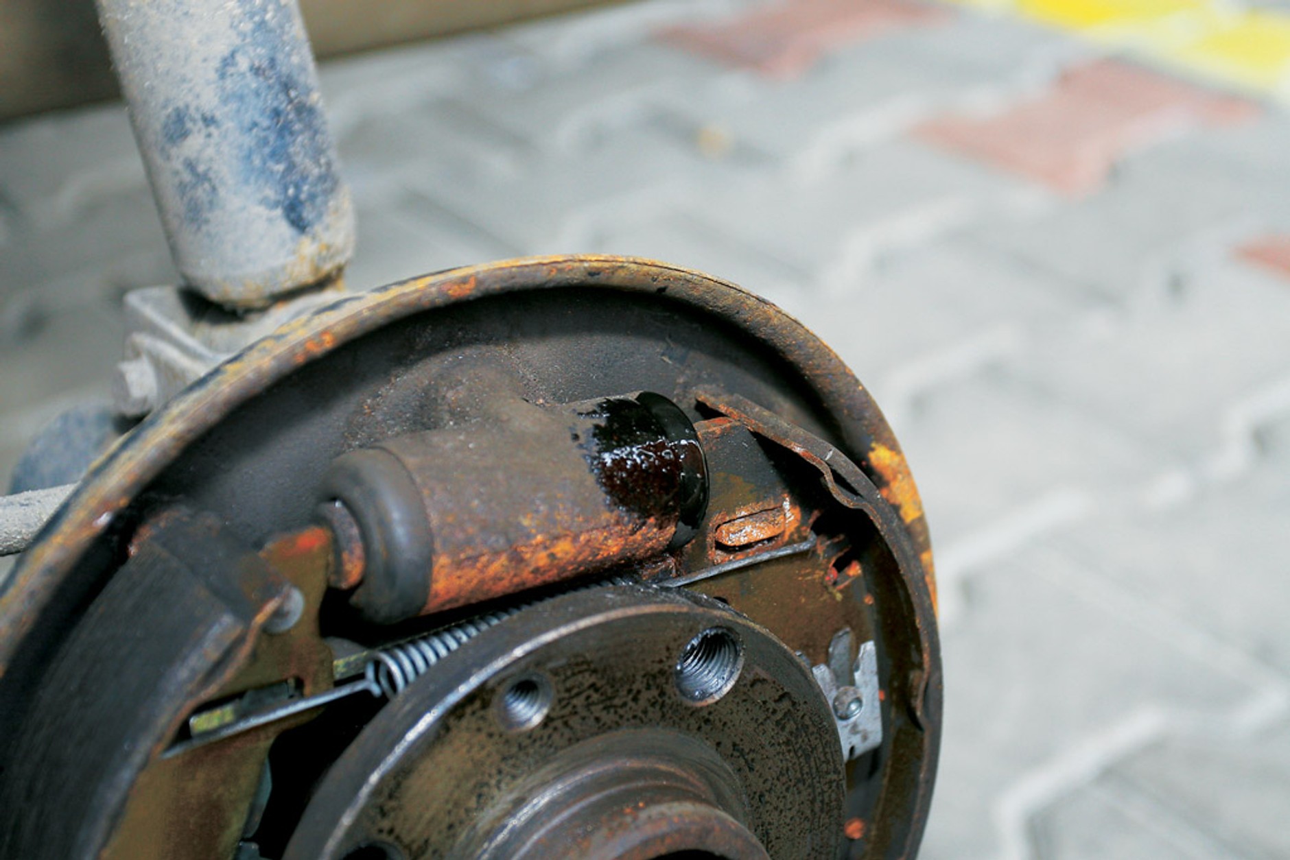 Wymiana klocków i szczęk hamulcowych: to naprawdę nie jest trudne