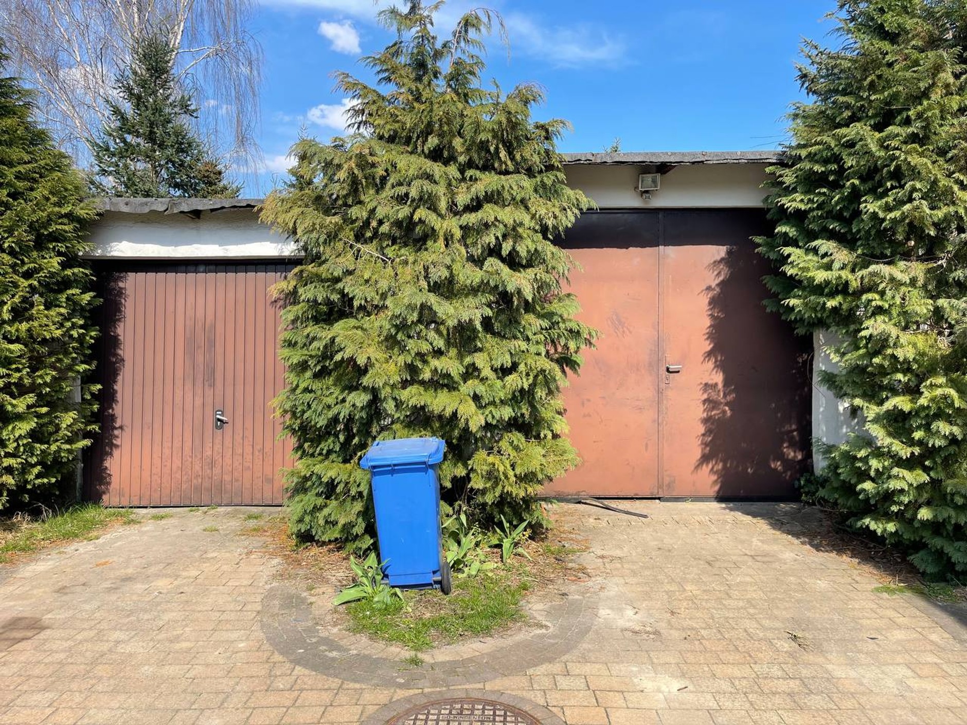 Detektywi odnaleźli skradzione BMW. Nie nadaje się do jazdy