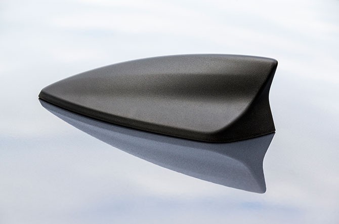 Takiej anteny z dachu nie zdejmiesz, ale te odkręcane na czas burzy lepiej schować w aucie