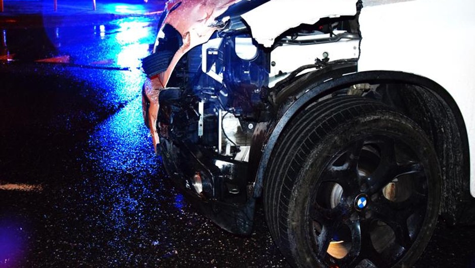 Kolizja w Ełku. Kierowca BMW z sądowym zakazem i fałszywymi tablicami