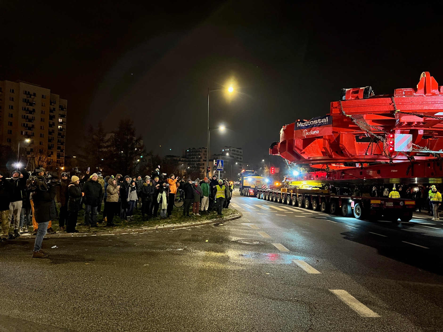 Transport gigantycznej maszyny TBM w Warszawie