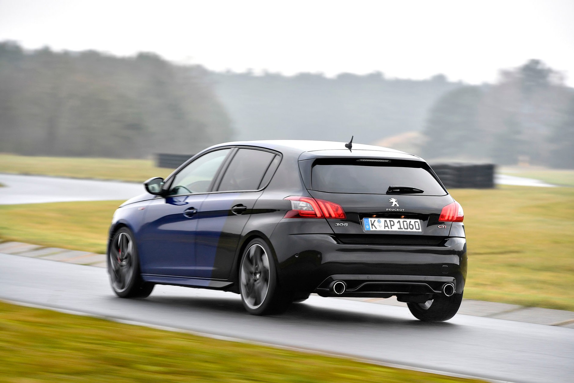 Hyundai i30 N kontra Peugeot 308 GTI - takie powinno być GTI