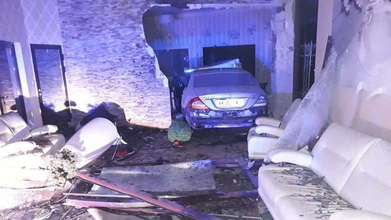 Wjechał do sali bankietowej