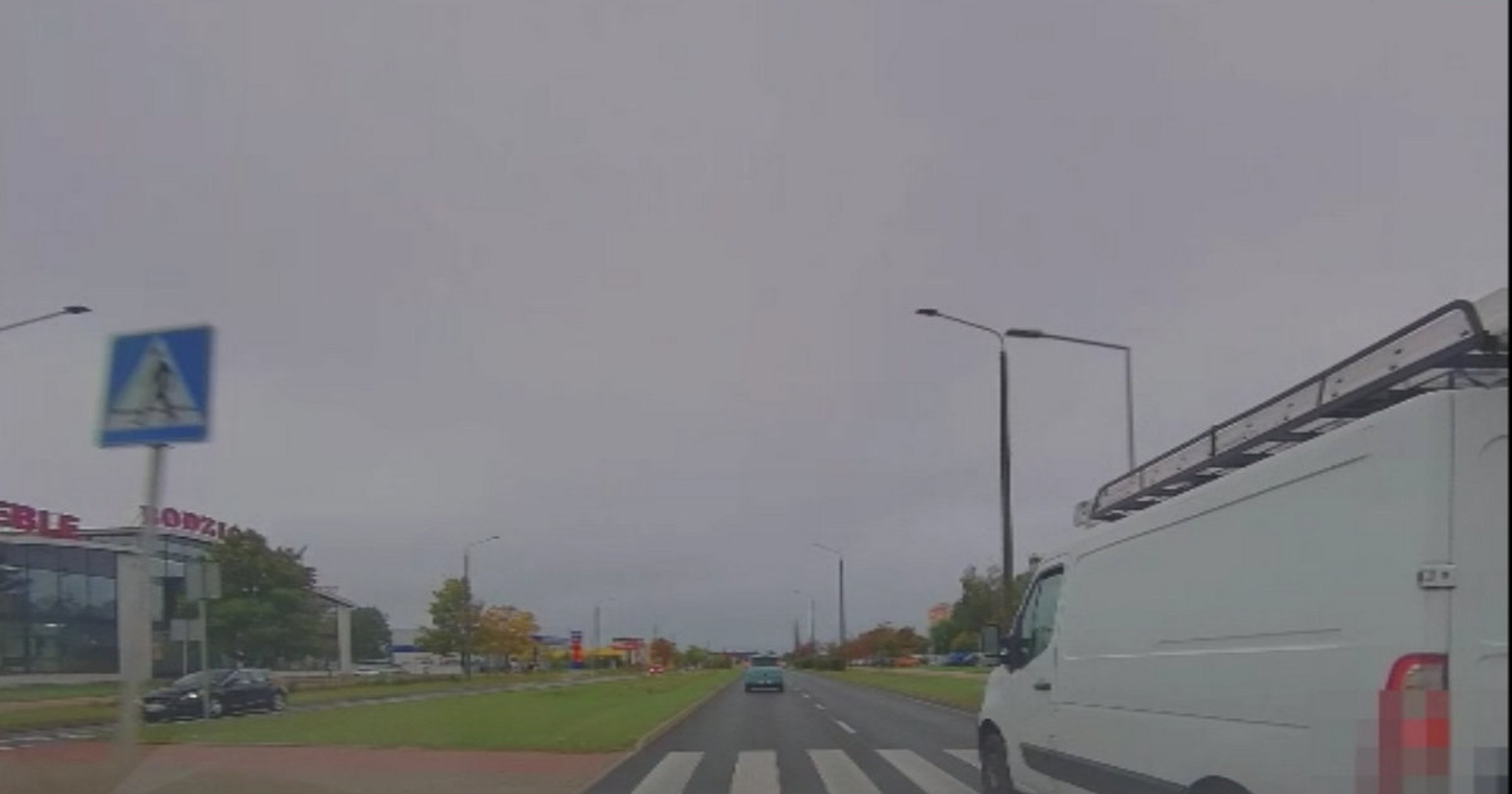 Kierowca busa ukarany za wyprzedzanie na przejściu dla pieszych