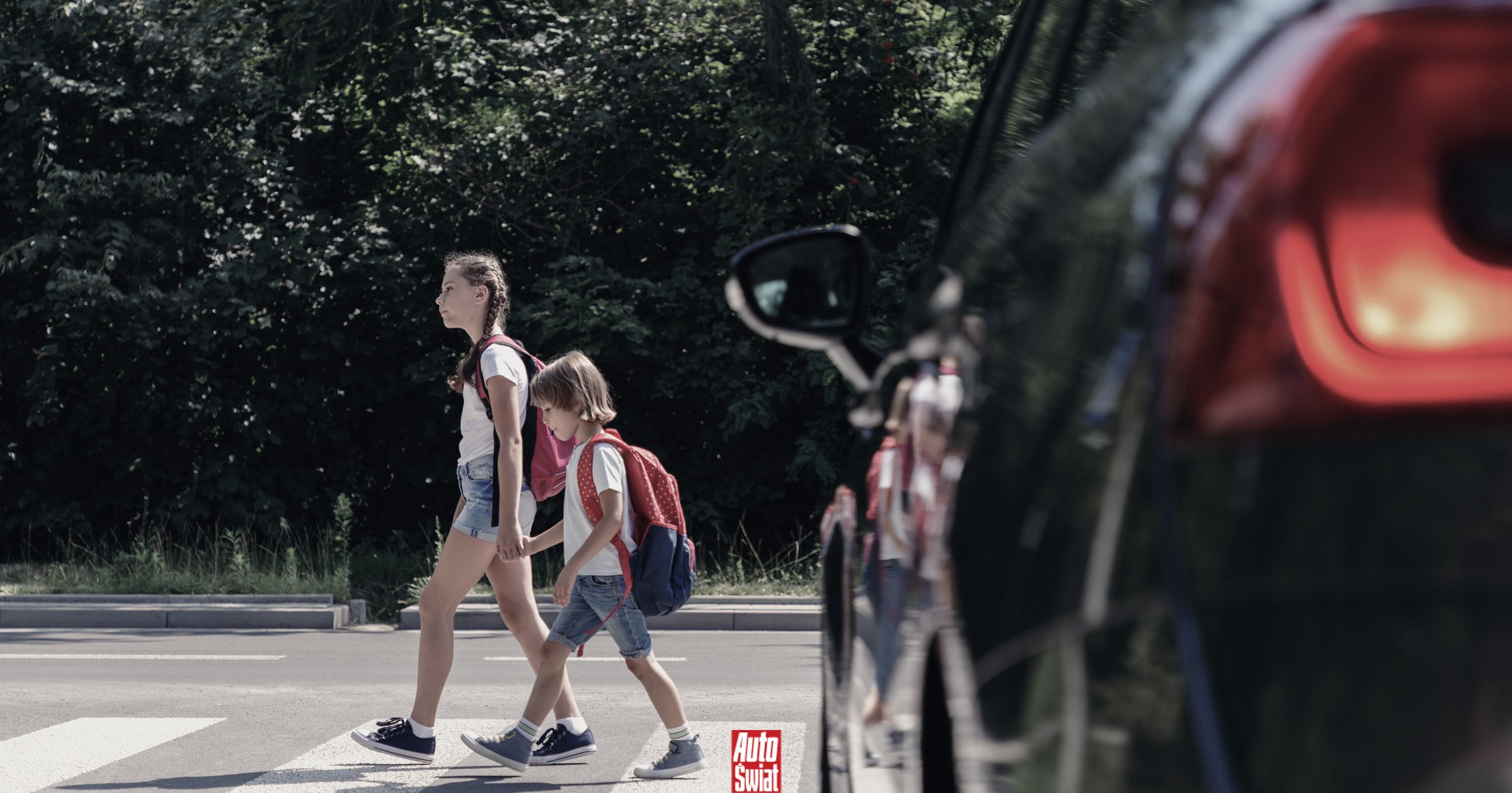 Czy można jechać, gdy pieszy wciąż jest na przejściu? Stawką mandat 1500 zł – wyjaśniamy