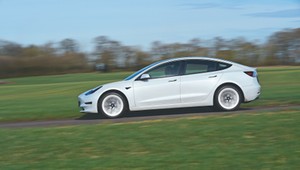 Egzamin na prawo jazdy oblany z powodu rekuperacji. Tesla okazała się "zbyt pomocna"