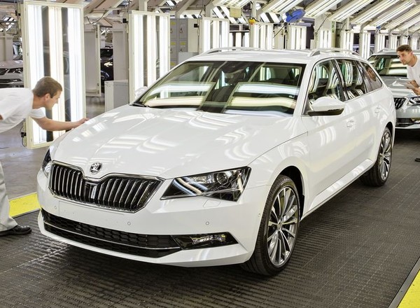 Nowa Skoda Superb Combi już w produkcji