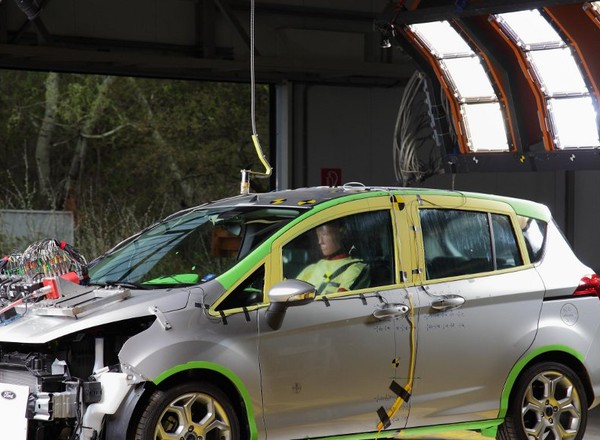 Czy nowy Ford B-MAX jest bezpieczny?