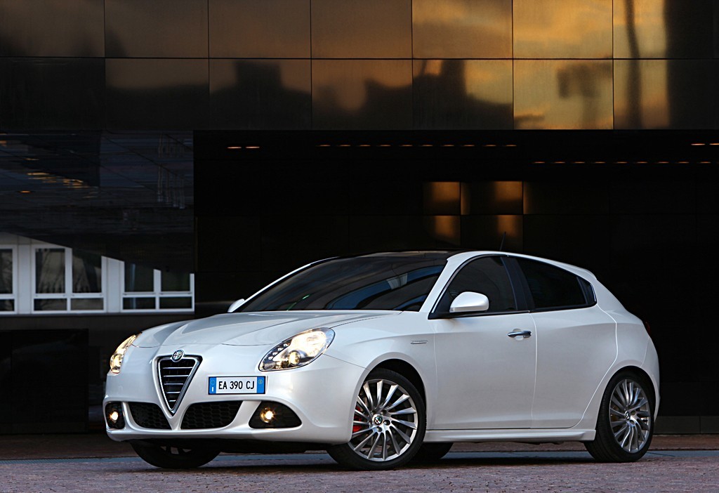 Alfa Romeo Giulietta: wnętrze i nowe zdjęcia