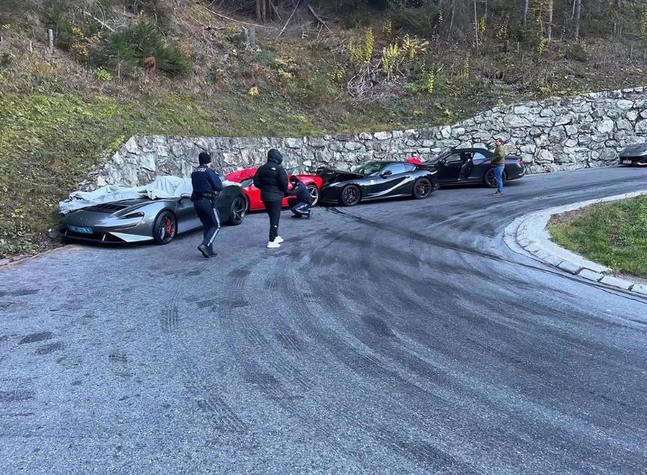 Kolizja supersamochodów w Austrii