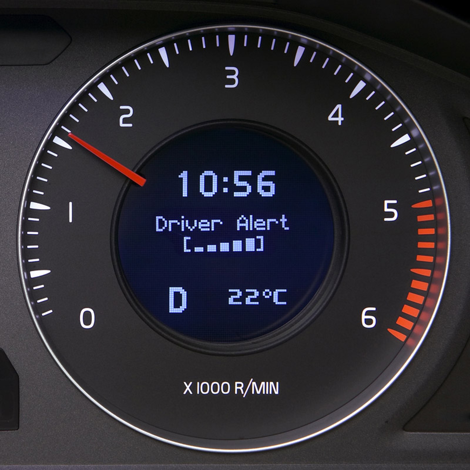 Duże Volvo mówi: „Stary, zatrzymaj się i napij się kawy”