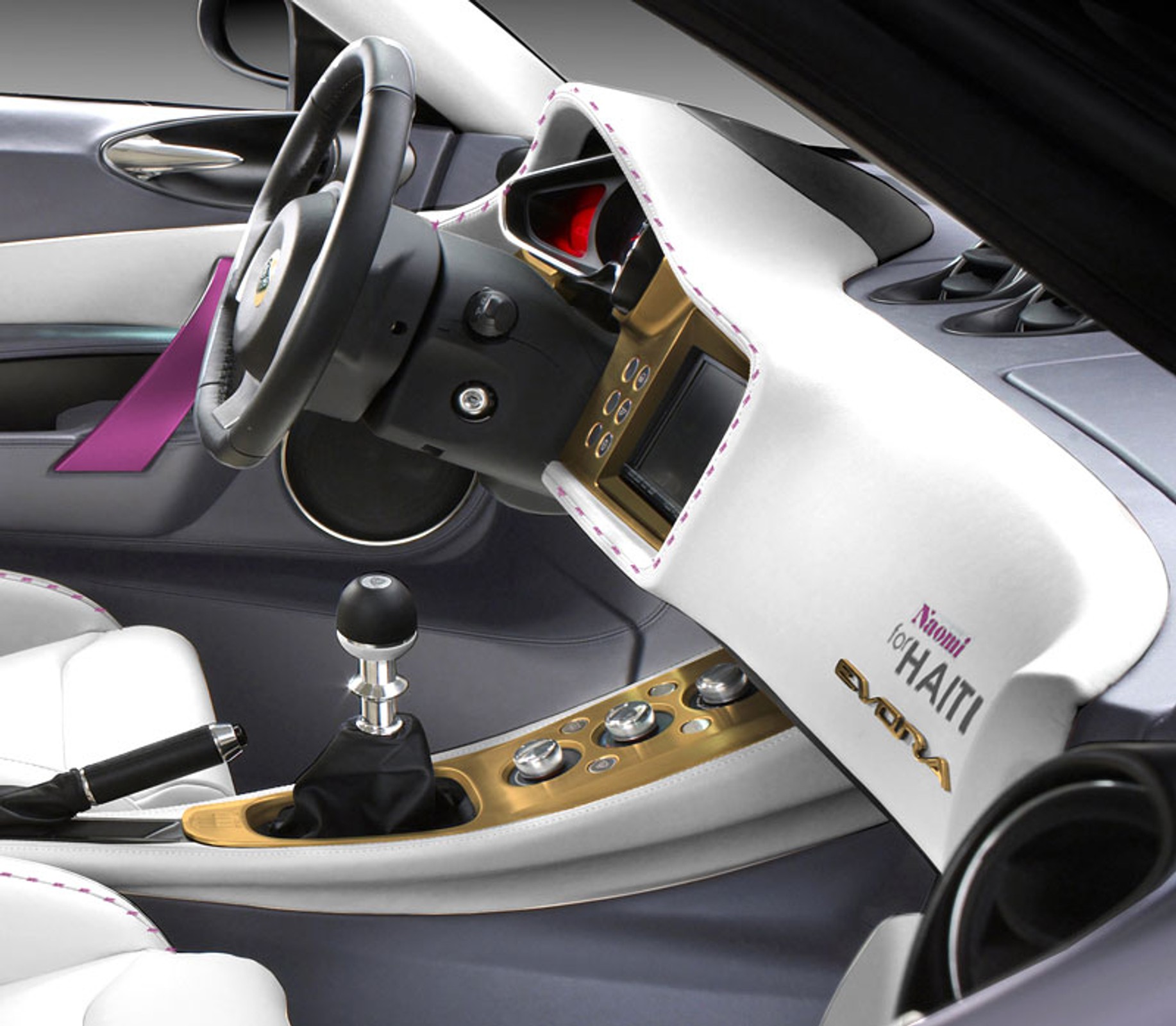 Naomi Campbell i Lotus Evora pomagają Haiti