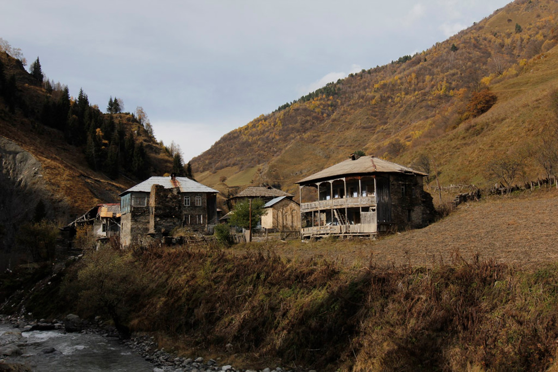 Auto Świat 4x4 Expedition: toast za Gruzję