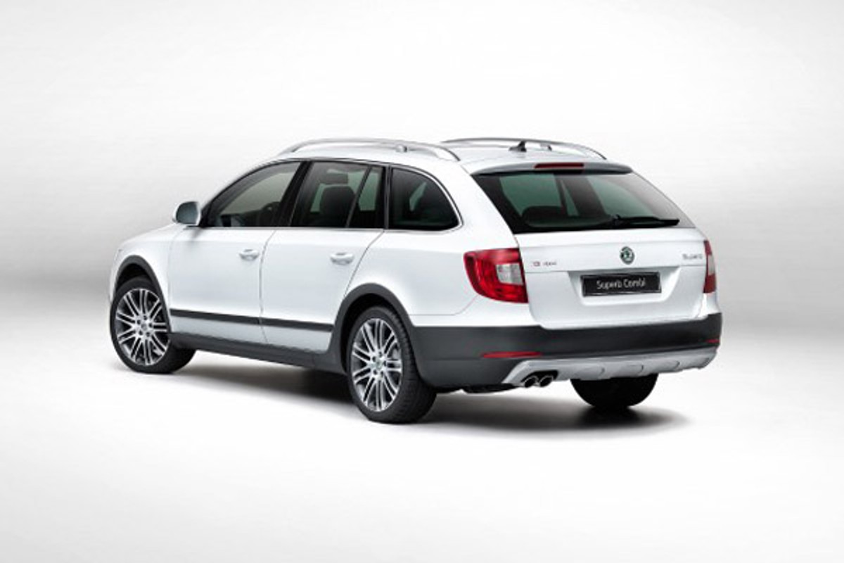 Škoda Superb Outdoor: terenowy kamuflaż