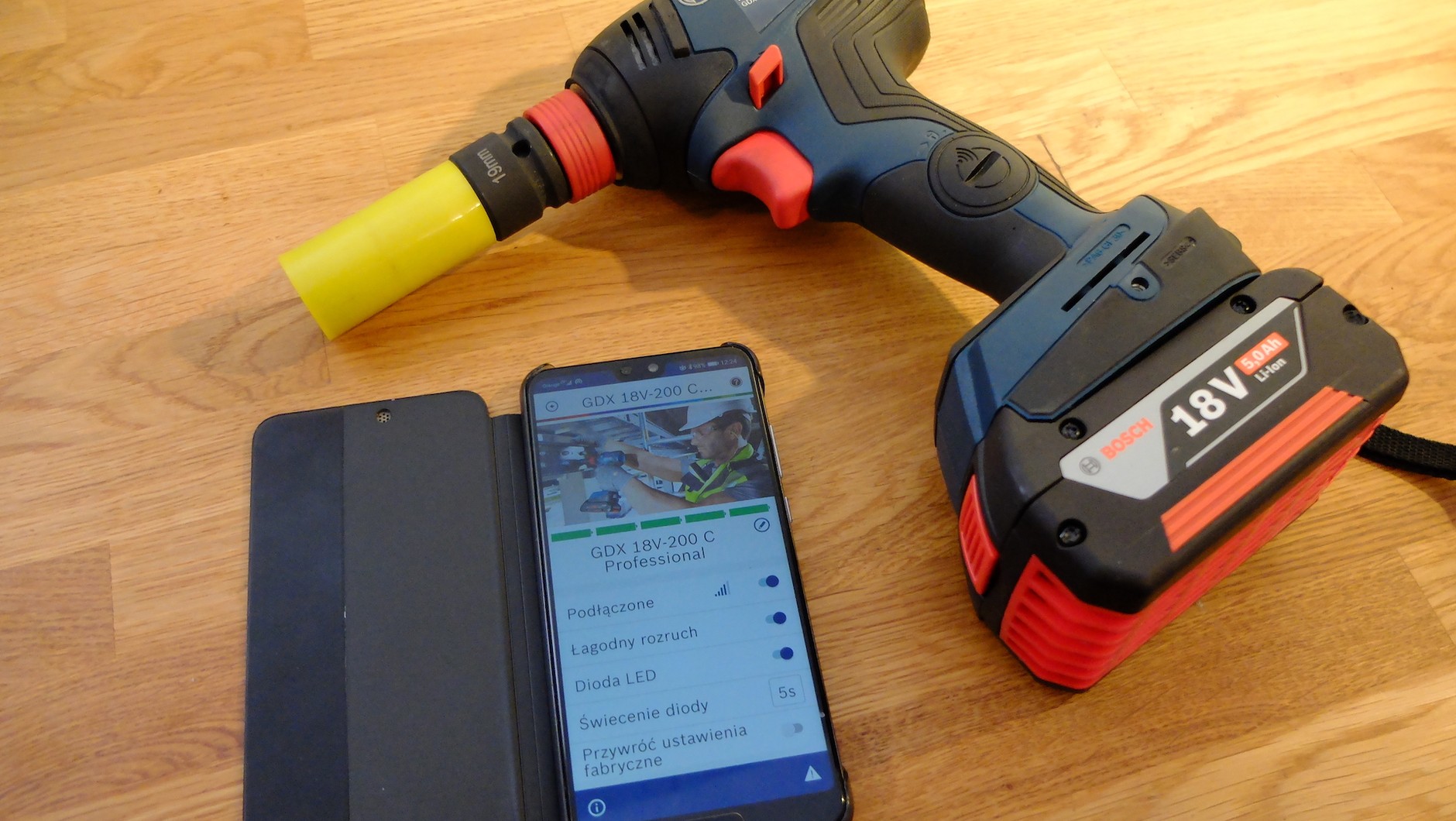 Możliwość programowania trybu pracy klucza udarowego Bosch Professional GDX 18V-200 C za pomocą aplikacji