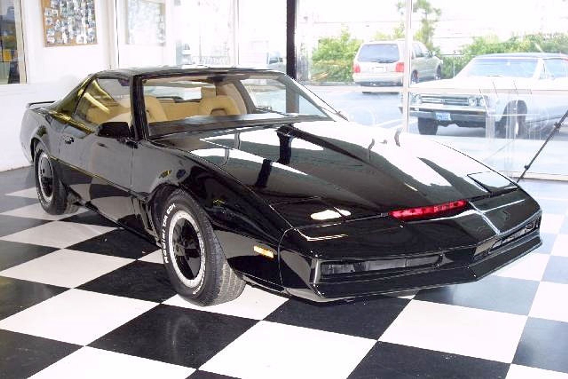 Legendarny KITT na sprzedaż