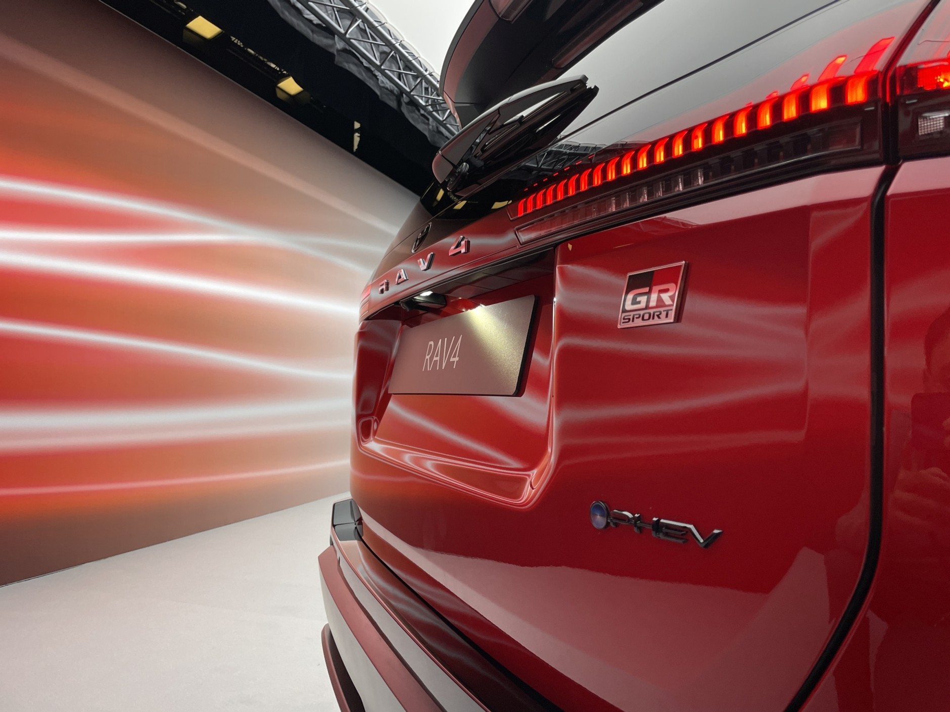 Nowa Toyota RAV4 GR Sport (2025)