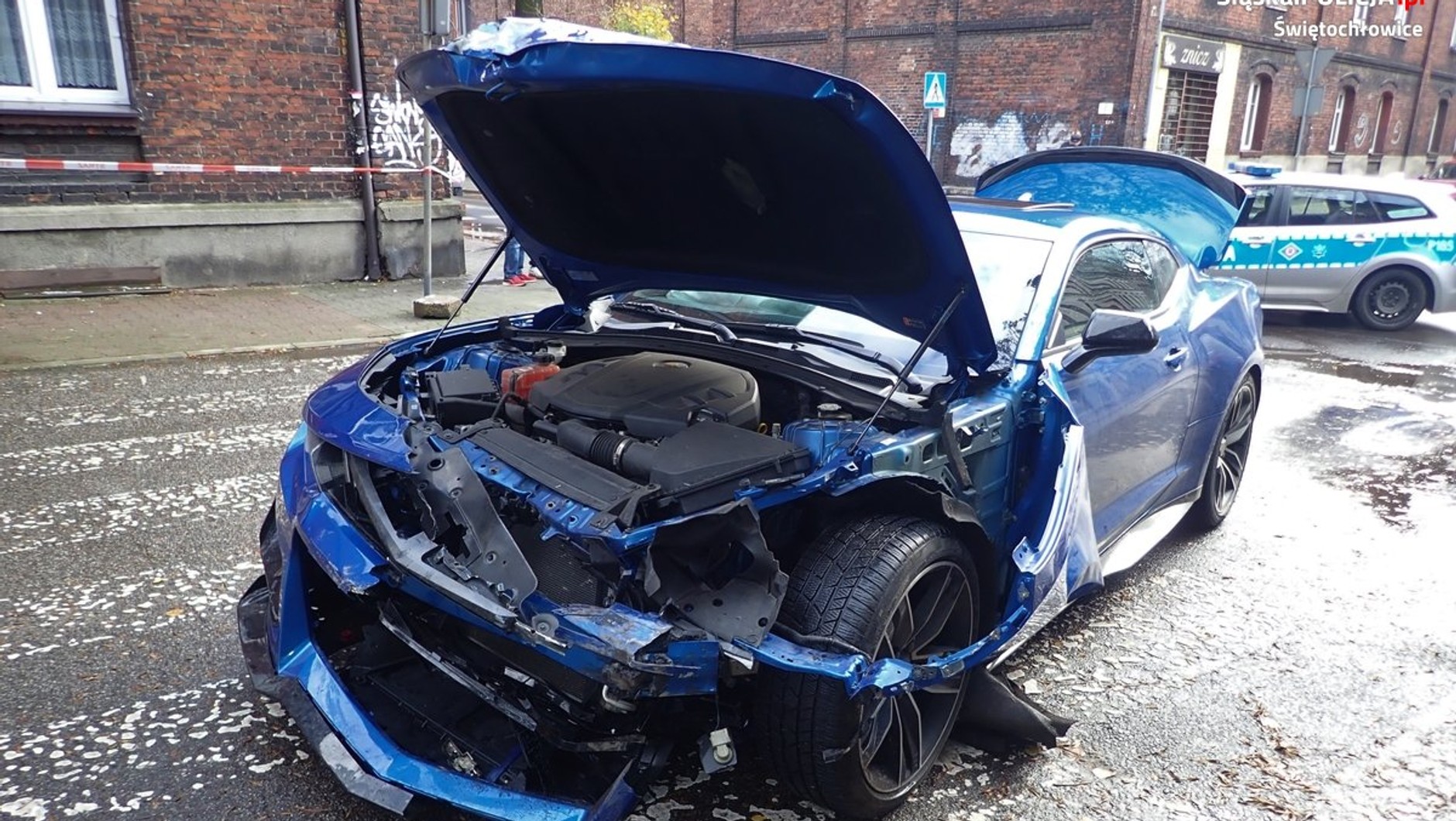 Auto, którym 26-latek wjechał w karetkę