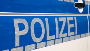 Niemcy: tragiczny wypadek na A2. Spaliły się ciężarówka i hybryda holująca przyczepę kempingową