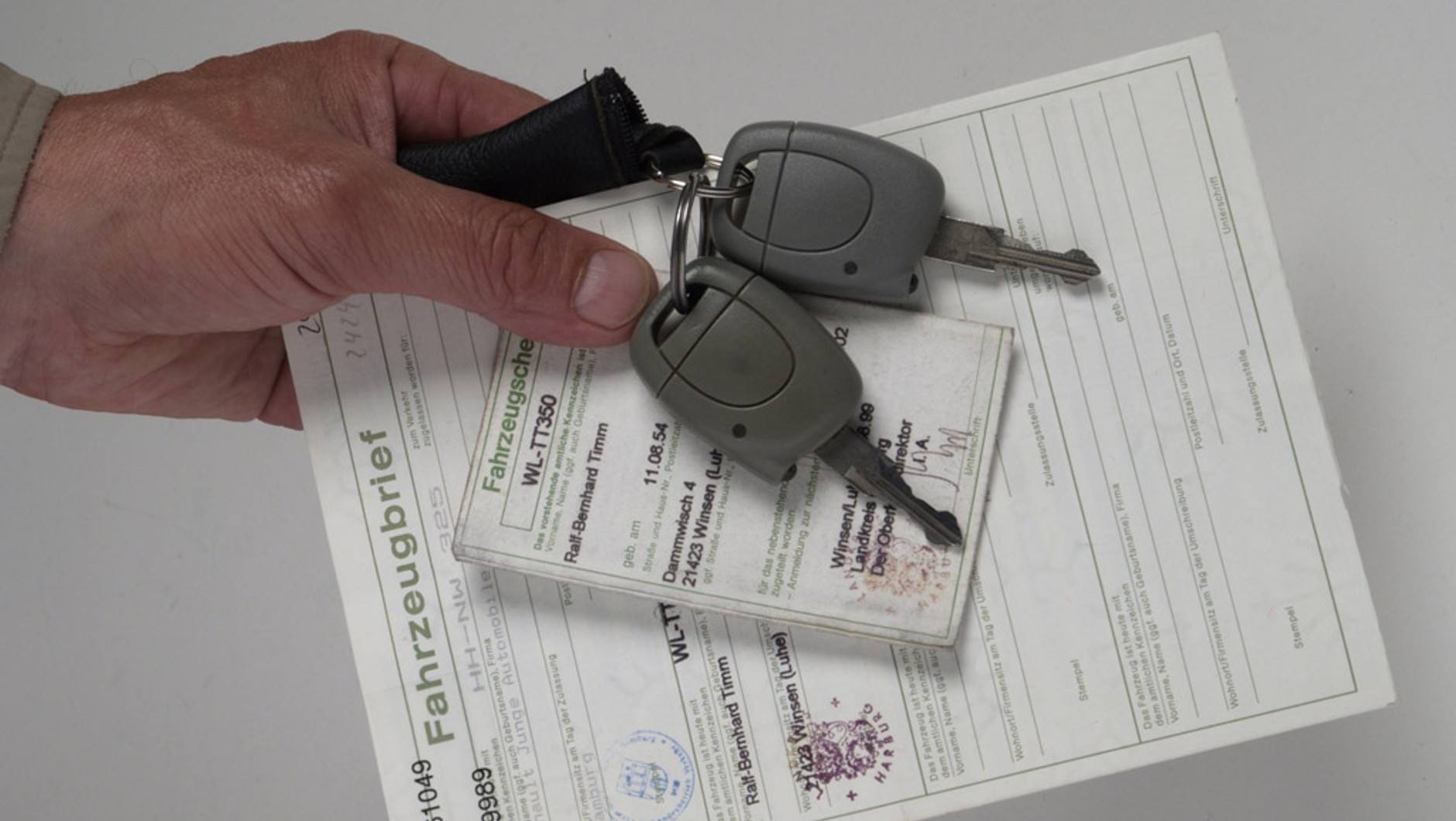 Jak kupić auto sprowadzone i... nie wpaść w kłopoty
