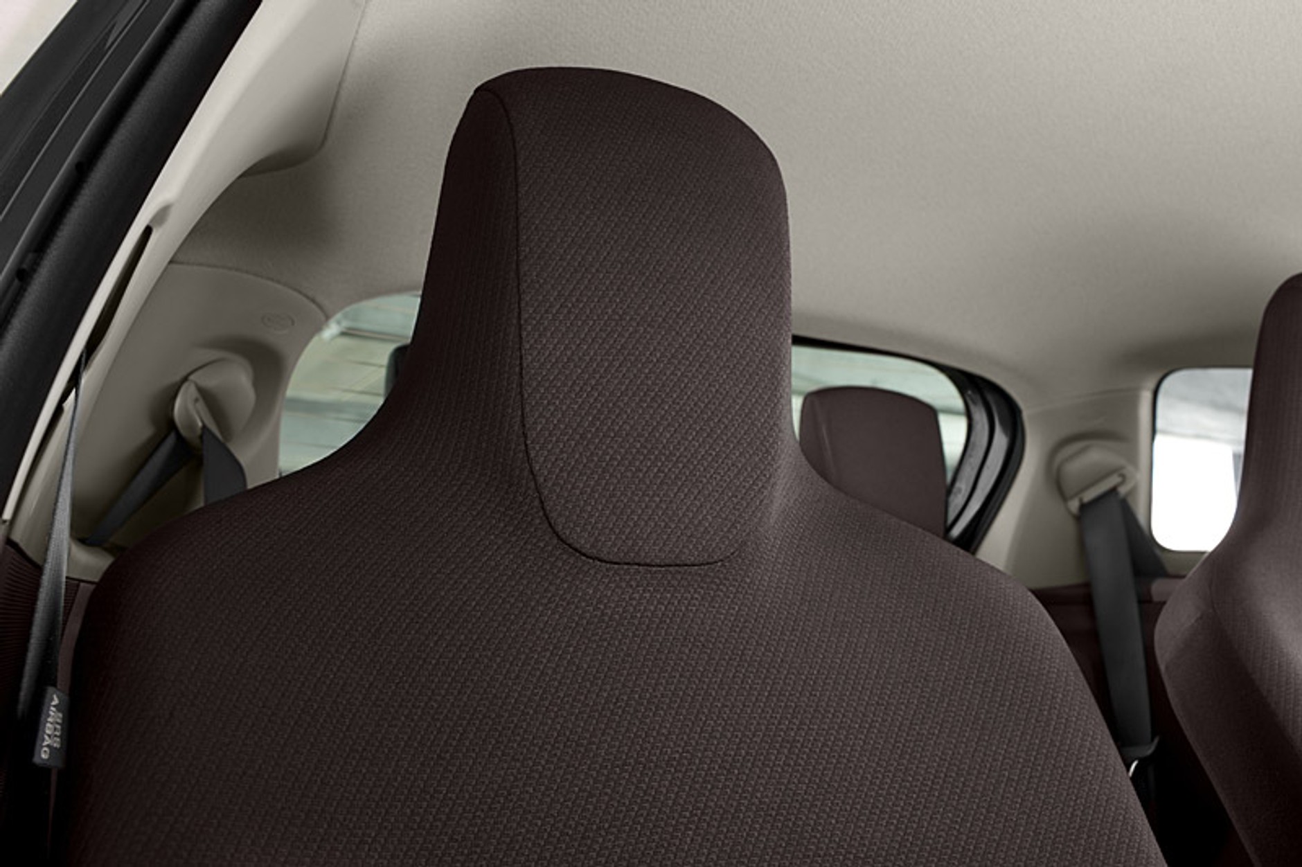 Toyota iQ: sześć nowinek technicznych zwiększających kabinę pasażerską